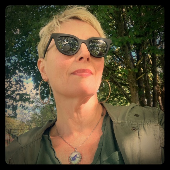 Meet your Posher, Carla - Picture 1 of 1